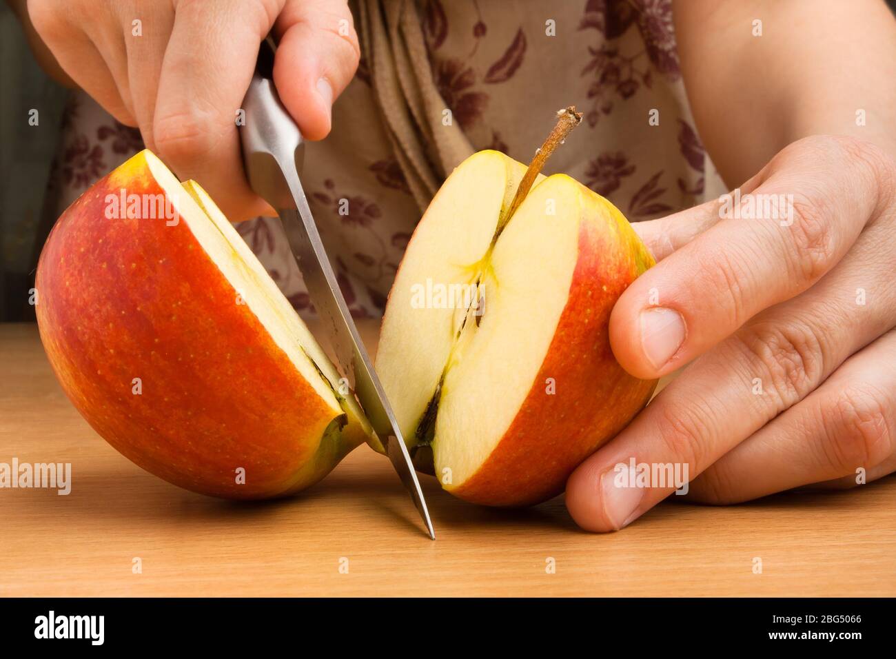 hands cutting an apple with a knife Stock Photo - Alamy