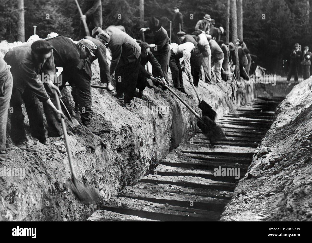 Second World War Documentary British Liberators Of The Bergen Belsen Concentration Camp Force Nazi Officials To