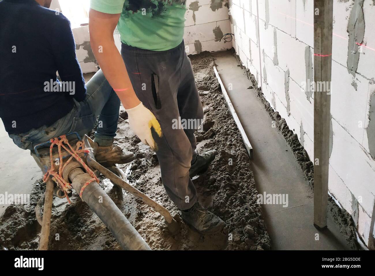 Employee performs sand-cement floor screed, Sand-cement floor screed ...