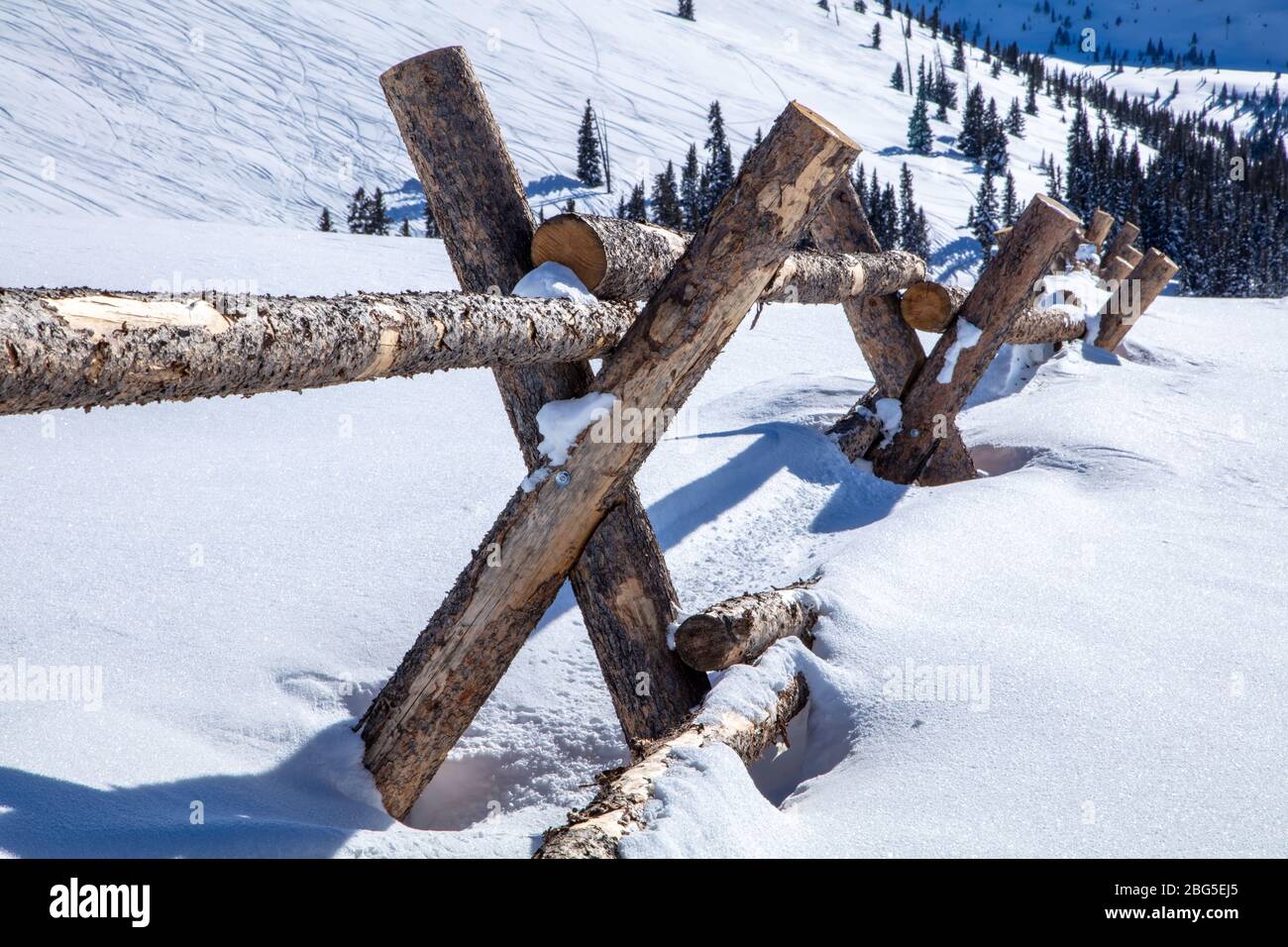 Frosty wooden fence hi-res stock photography and images - Alamy