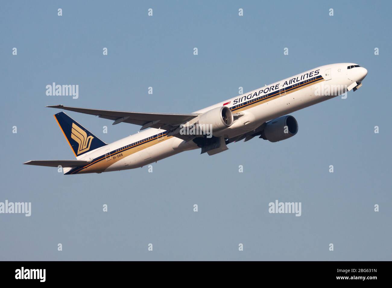 Singapore airlines boeing 777 300 hi-res stock photography and