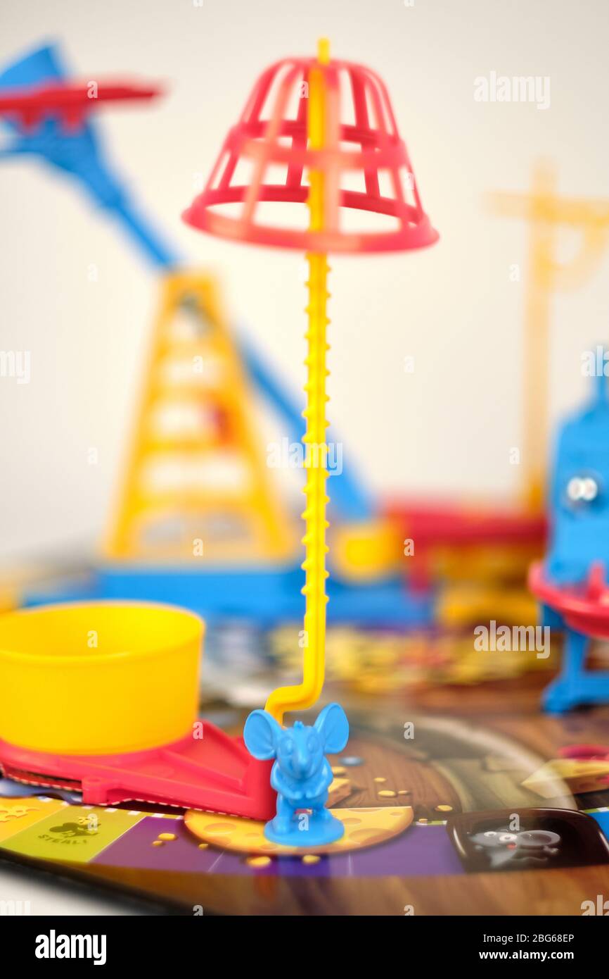 https://c8.alamy.com/comp/2BG68EP/close-up-of-assembled-hasbro-mouse-trap-board-game-with-one-mouse-at-bottom-of-cage-pole-with-cage-balanced-at-top-2BG68EP.jpg