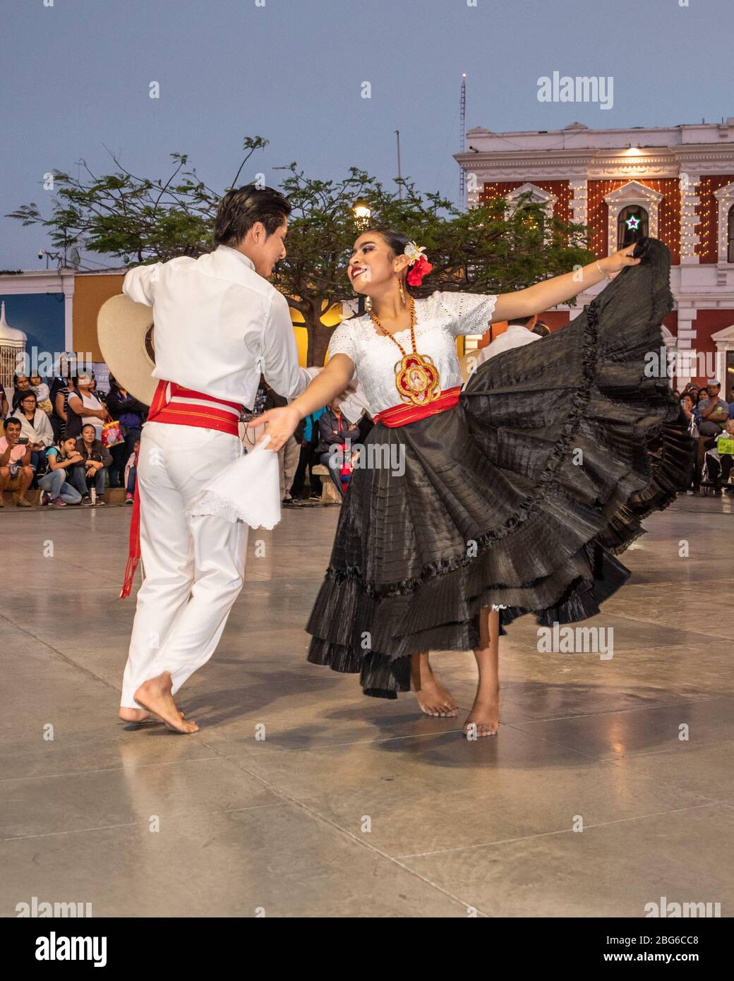 Male and Female dancers in traditional costume performing La Marinera  Norteña Peruvian dance to crowds in the main square of Trujillo in northern  Peru Stock Photo - Alamy