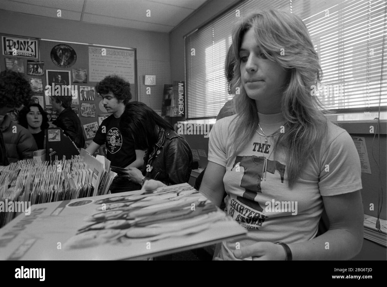 Sandy West Of The Runaways Making A Personal Appearance At A Record Store In Philadelphia To Promote Their New Album Live In Japan March 1978 Credit Scott Weiner Mediapunch Stock Photo Alamy