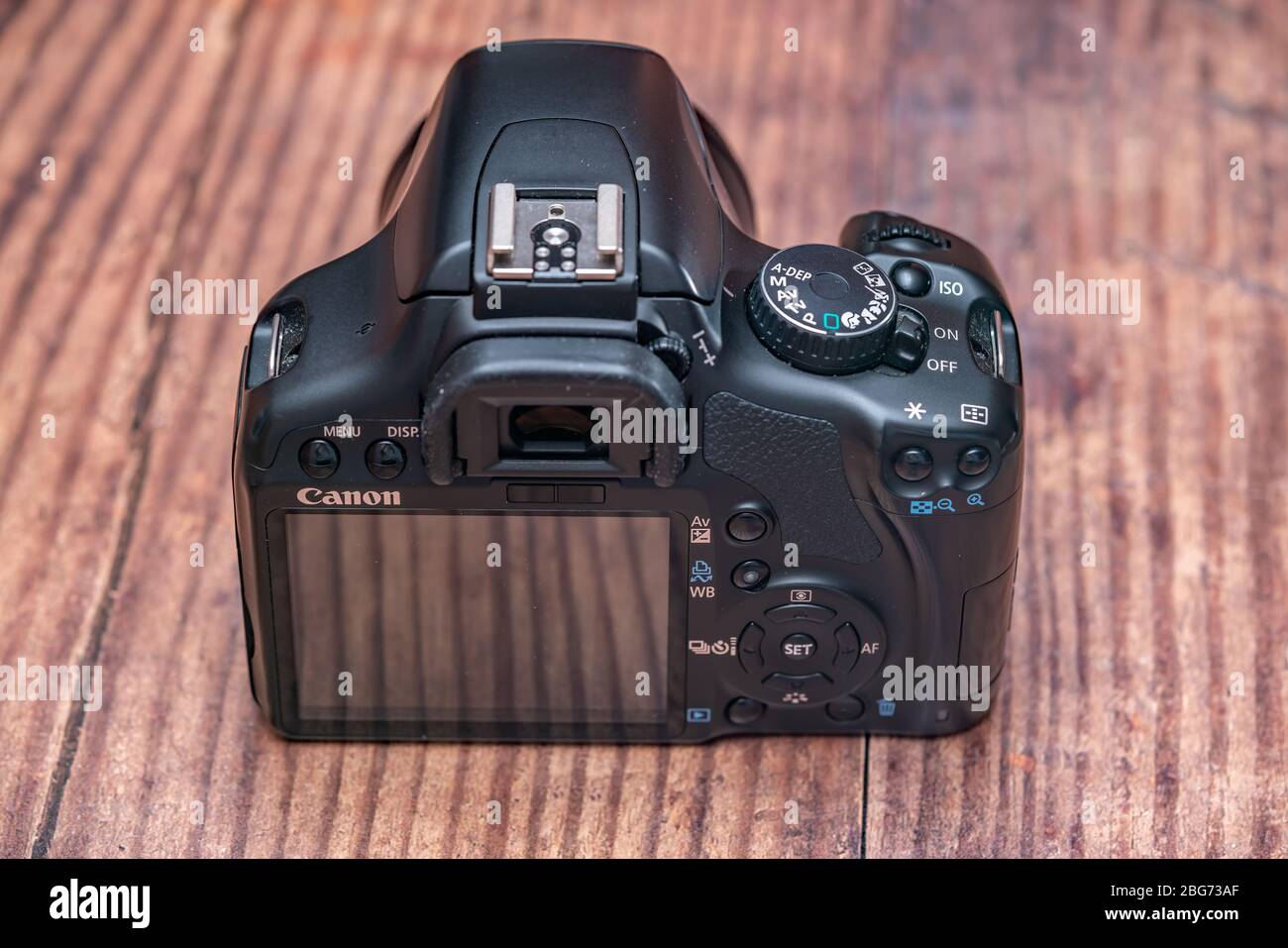 Norwich, Norfolk, UK – April 19 2020. A rear view of a classic Canon EOS dslr camera on a wooden background Stock Photo