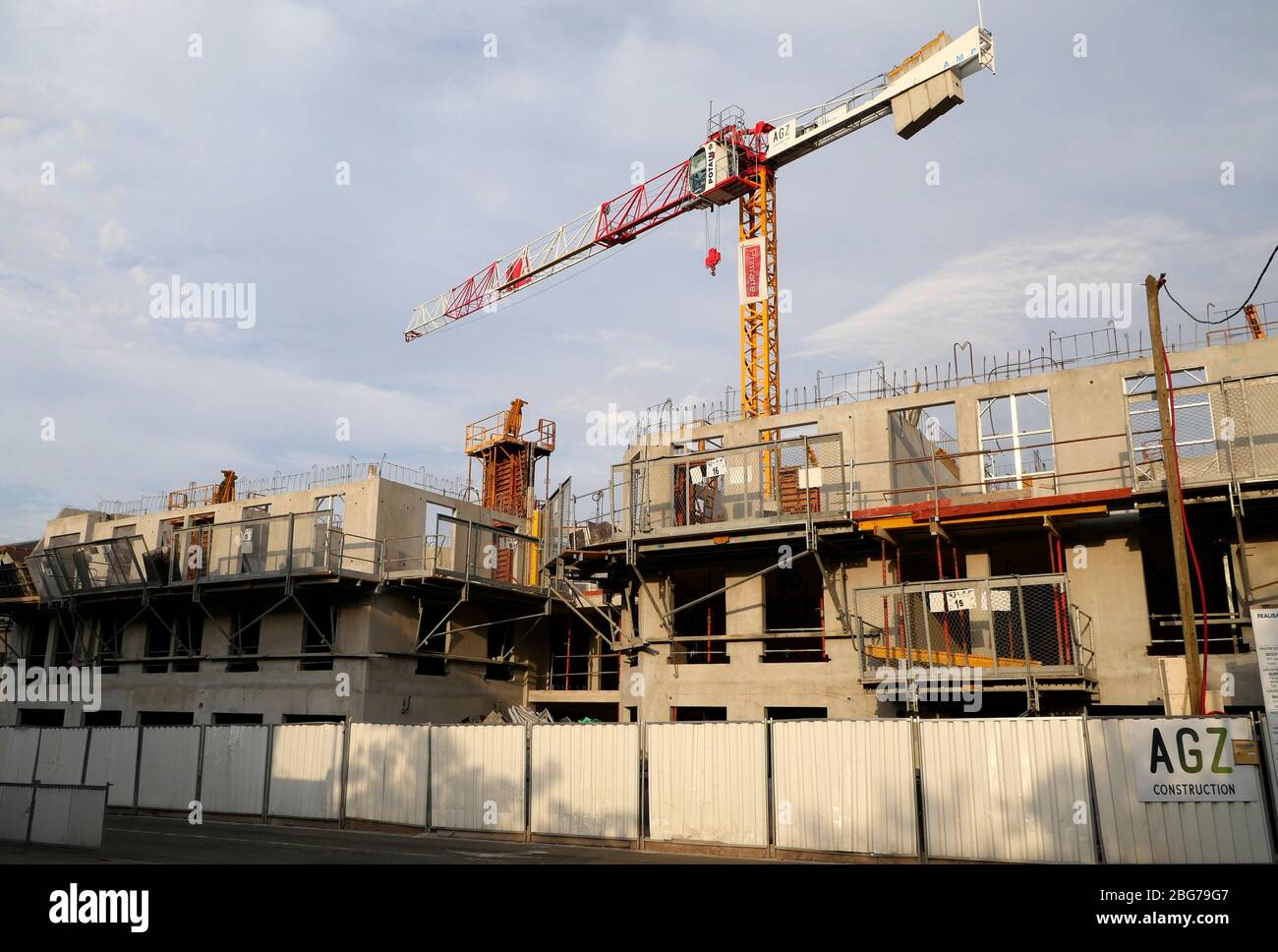 AJAXNETPHOTO. 2018. BOUGIVAL, FRANCE. - NEW APARTMENTS - UNDER CONSTRUCTION IN THE TOWN.PHOTO:JONATHAN EASTLAND/AJAX REF:GX8 181909 433 Stock Photo