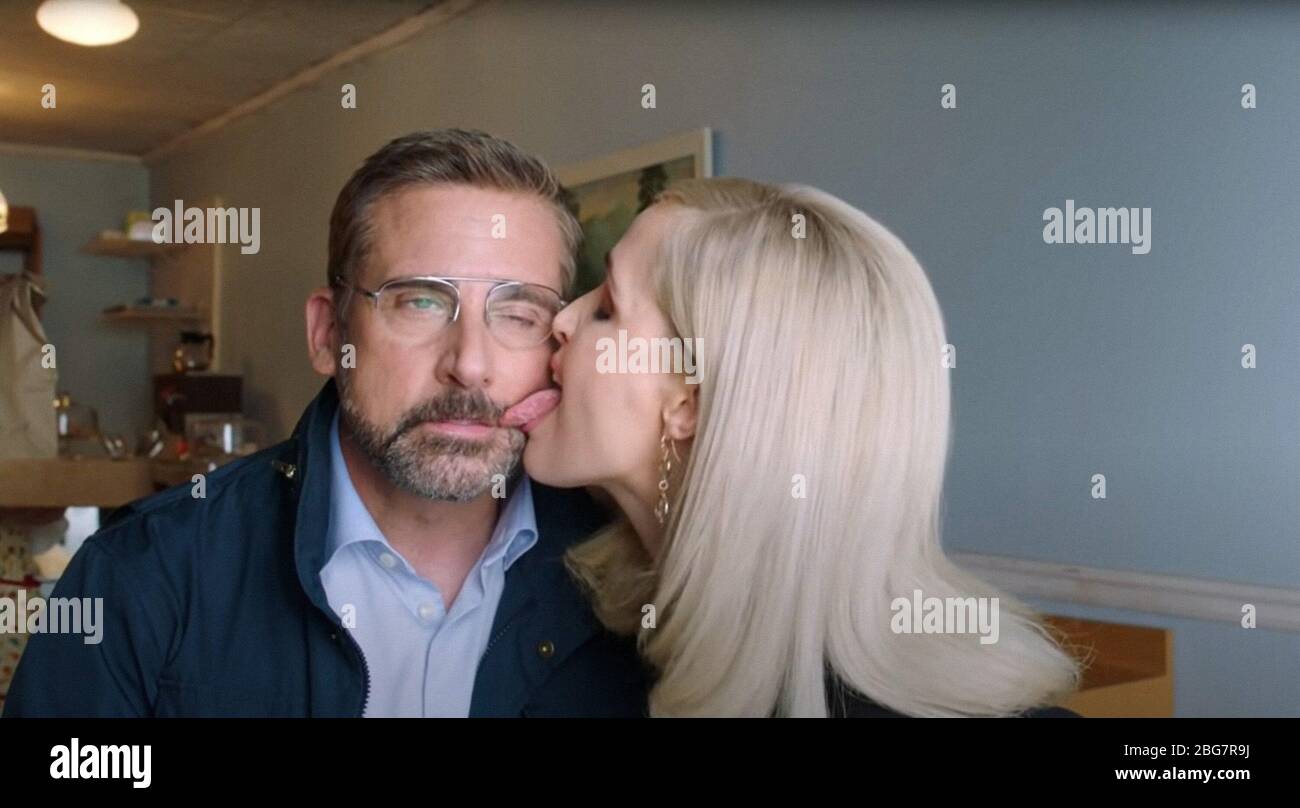 IRRESISTIBLE, from left Steve Carell, Rose Byrne, 2020. © Focus(02)