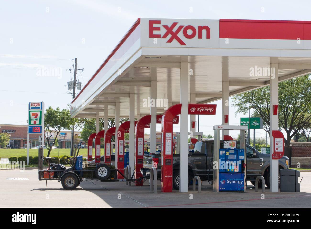 (200420) -- PLANO (U.S.), April 20, 2020 (Xinhua) -- Photo taken on April 20, 2020 shows an Exxon gas station in Plano, Texas, the United States. U.S. oil prices crashed to the negative territory for the first time in history on Monday. The West Texas Intermediate (WTI) for May delivery shed 55.9 U.S. dollars, or over 305 percent, to settle at -37.63 dollars a barrel on the New York Mercantile Exchange. (Photo by Dan Tian/Xinhua) Stock Photo