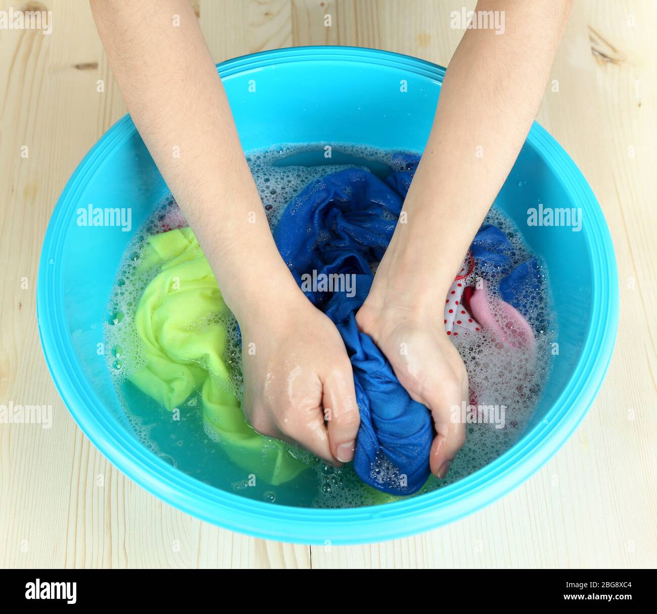 Стирка в холодной воде. Мыло для стирки. Цветная ткань стирка. Замачиваем цветную одежду. Эффект мытья порошком.