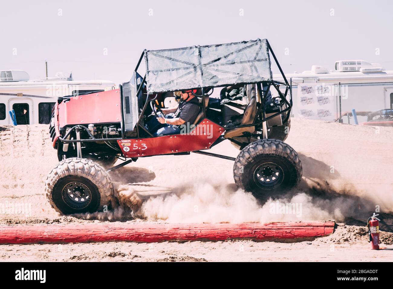 Car going through mud hi-res stock photography and images - Alamy