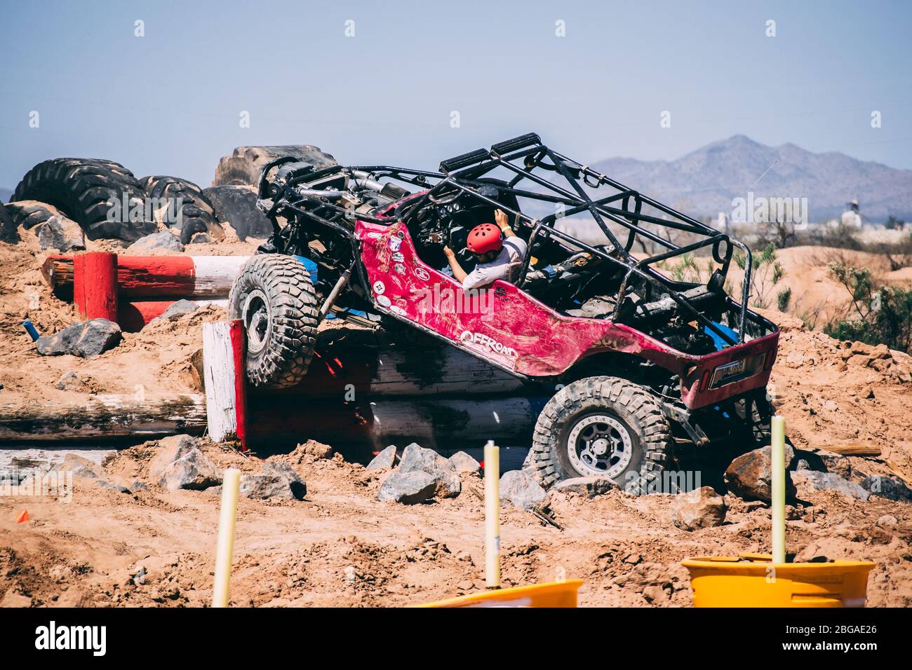 Car going through mud hi-res stock photography and images - Alamy