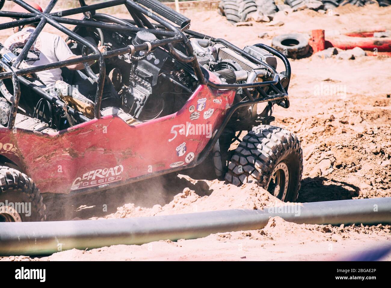 Car going through mud hi-res stock photography and images - Alamy