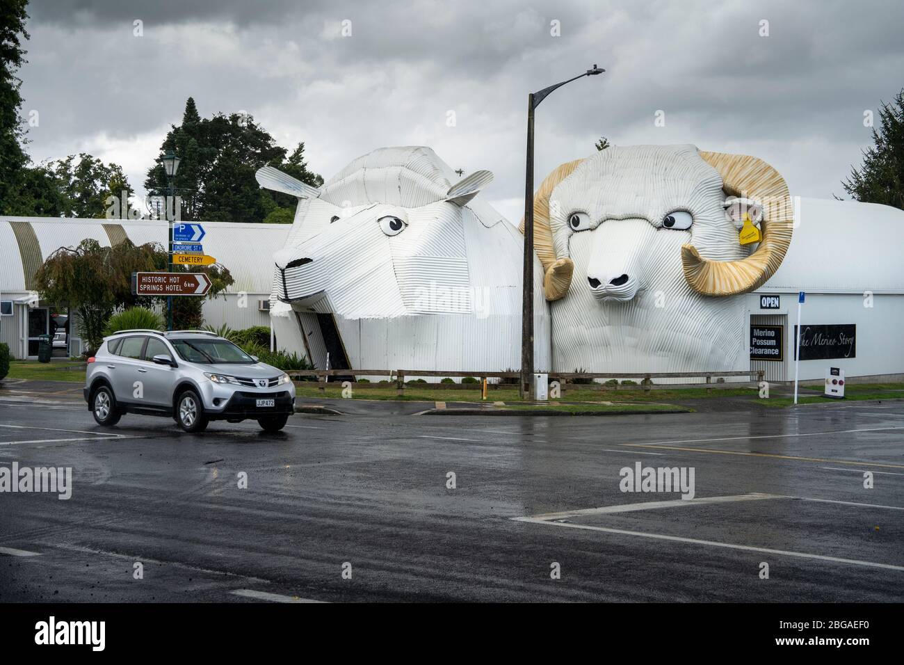 Big Dog and Sheep corrugated iron buildings housing Visitors Centre and Wool Shop, Tirau, North Island, New Zealand Stock Photo