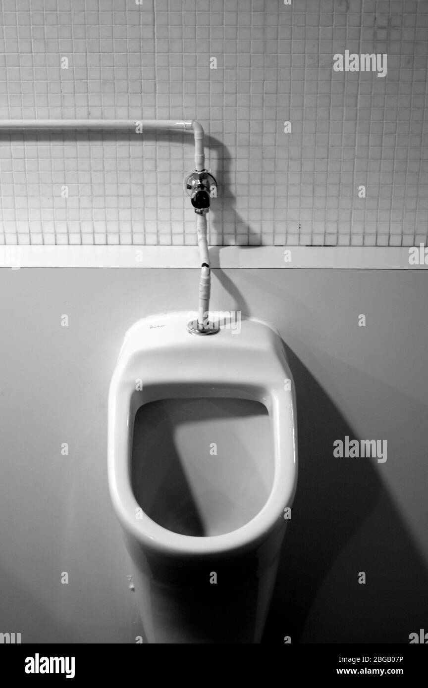 Close up of urinal men public toilet, Closeup white urinal in men's bathroom Stock Photo Alamy