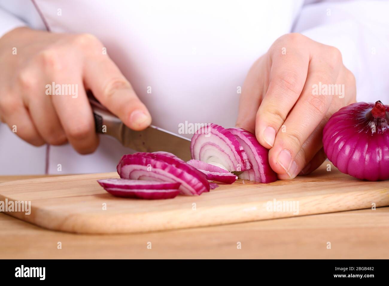 Hands woman chopping red onion hi-res stock photography and images - Alamy