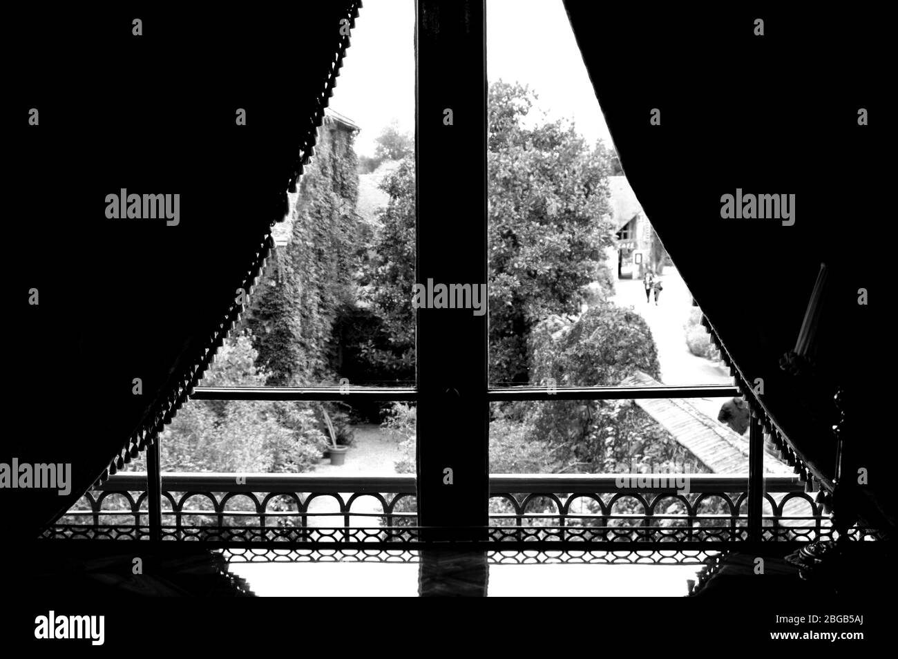 Vintage modern windows white Black and White Stock Photos & Images - Alamy