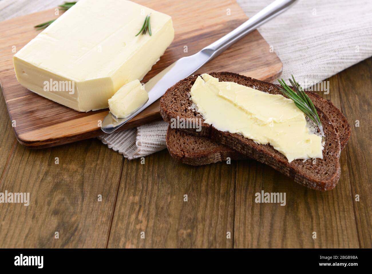 Хлеб с маслом польза. Хлеб с маслом. Хлеб с маслом остров. Хлеб с маслом фото красивое.
