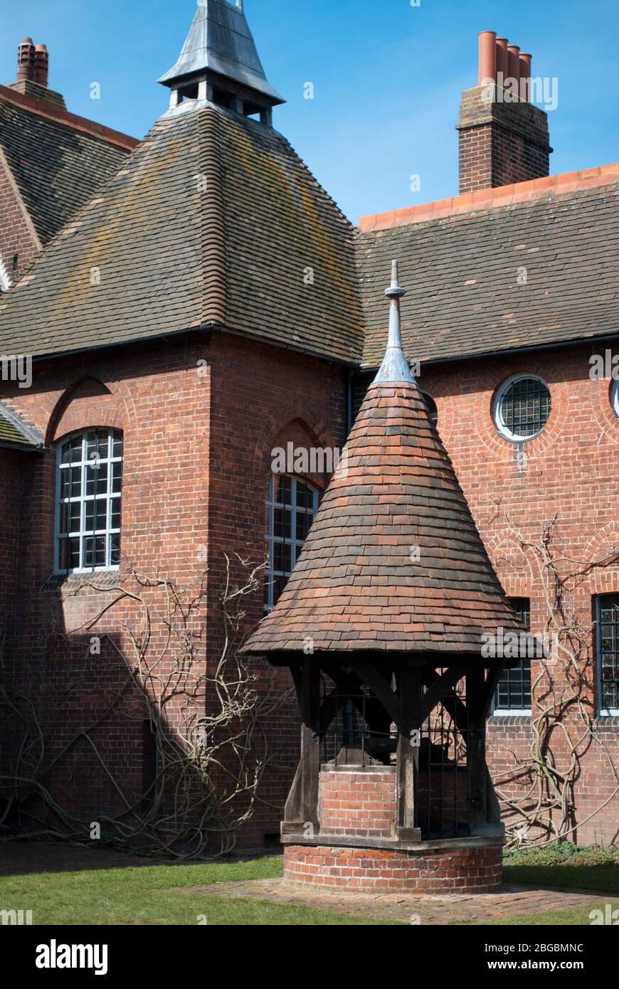 Arts Architecture 1850s English House The Red House, Red Lane, Bexleyheath, Borough of Bexley DA7 by Philip Webb William Morris Stock Photo - Alamy