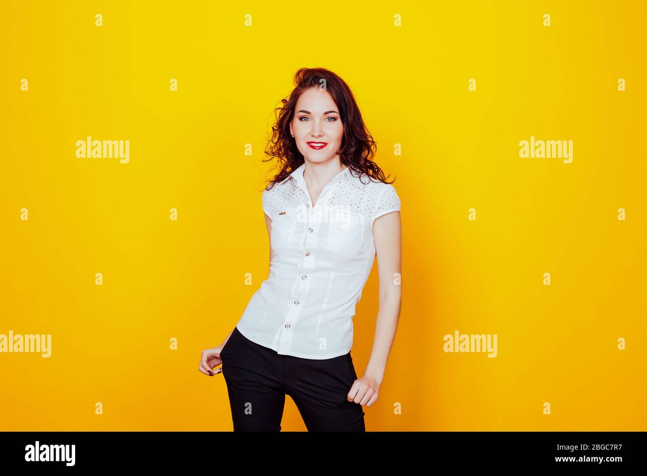 portrait of a beautiful young woman smiling happy Stock Photo - Alamy