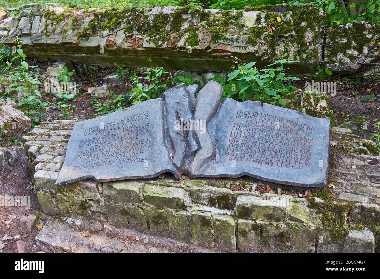 Gedenktafel an das missglückte Attentat vom 20. Juli 1944 Claus Schenk Graf von Stauffenberg, ehemalige Lagebaracke, Wolfsschanze, Masuren, Polen Stock Photo