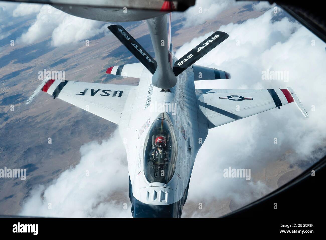 a-u-s-thunderbird-f-16-falcon-refuels-from-the-boom-of-a-kc-135