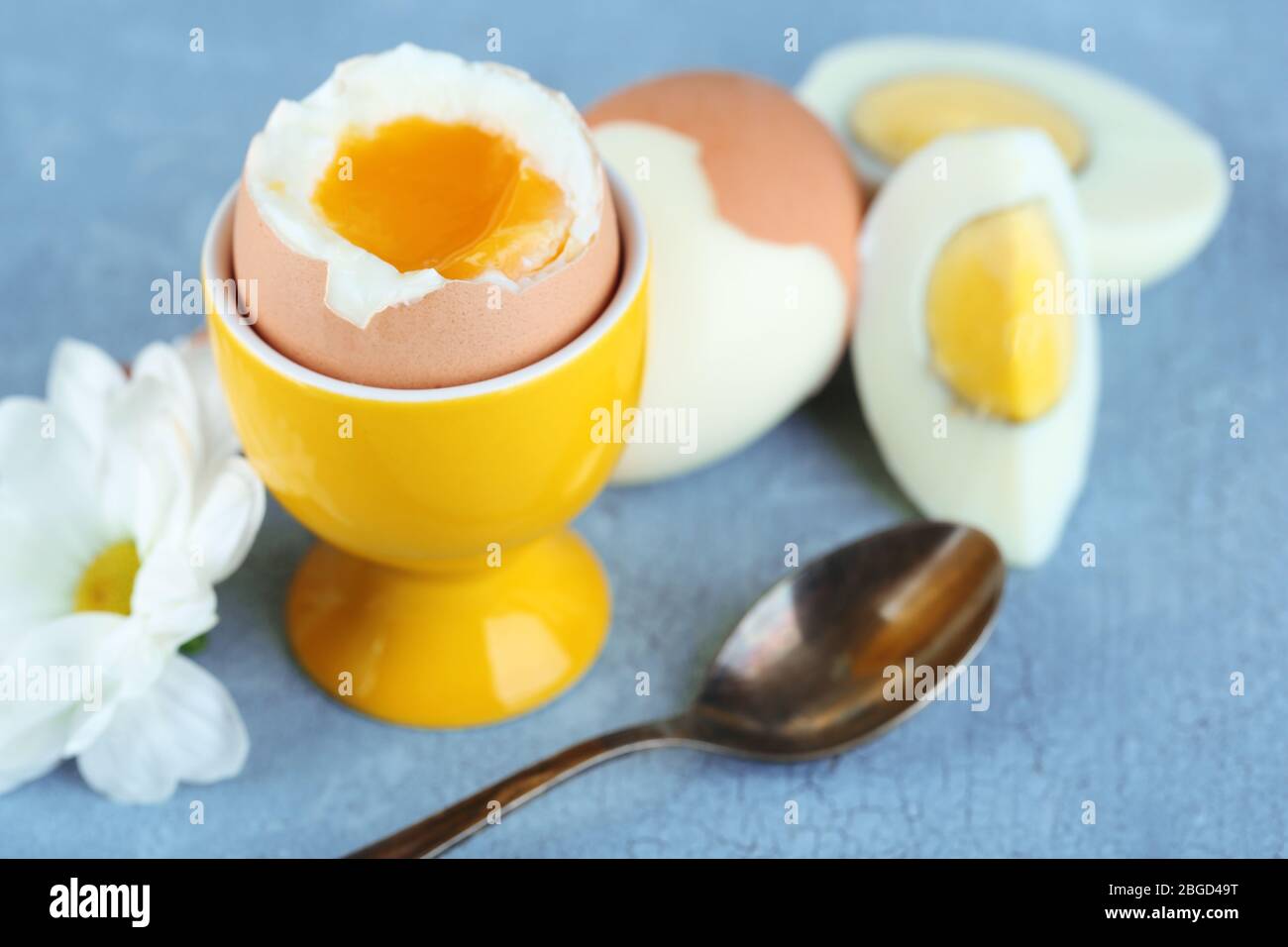 Яйцо всмятку при панкреатите. Glass egg. что полезнее жареная яйцо или всмятку.
