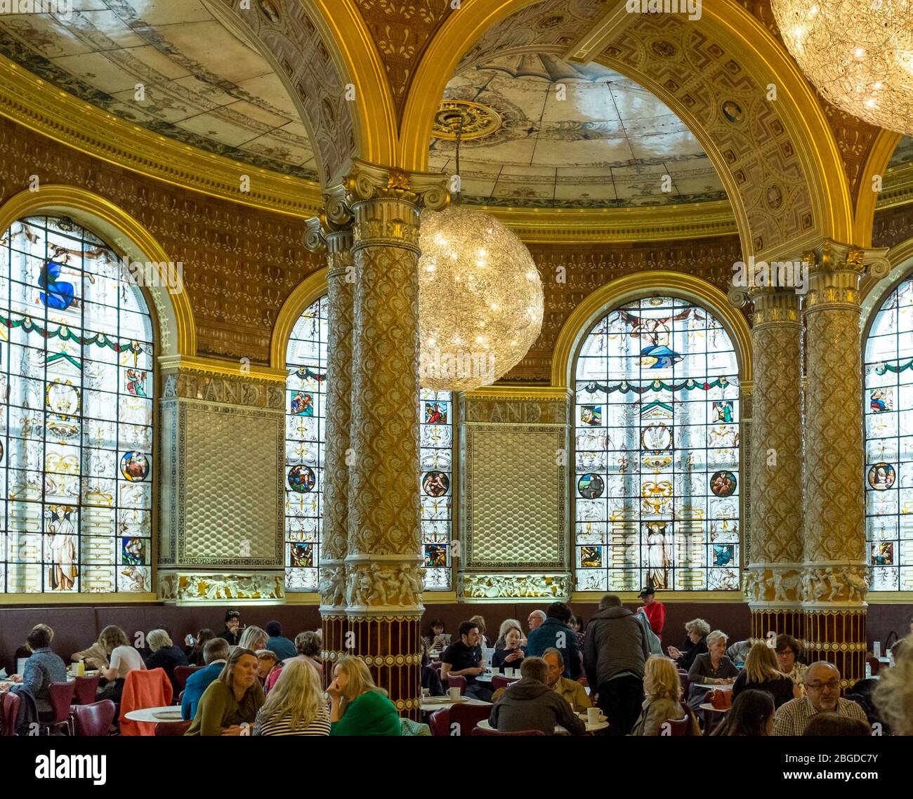 Victoria and albert museum cafe hi-res stock photography and