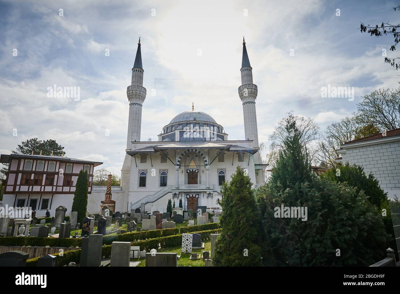 15 April 2020, Berlin: Above the Sehitlic Mosque the spring sun is high in the sky. The mosque takes its name from the Turkish cemetery on the grounds. The historical cemetery has been around since 1866, when it was used as a diplomatic cemetery. Photo: Annette Riedl/dpa-Zentralbild/ZB Stock Photo