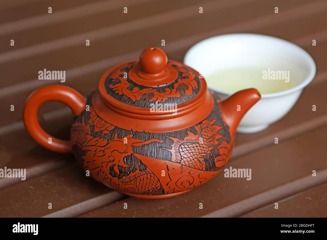 Chinese porcelain vessels hi-res stock photography and images - Alamy