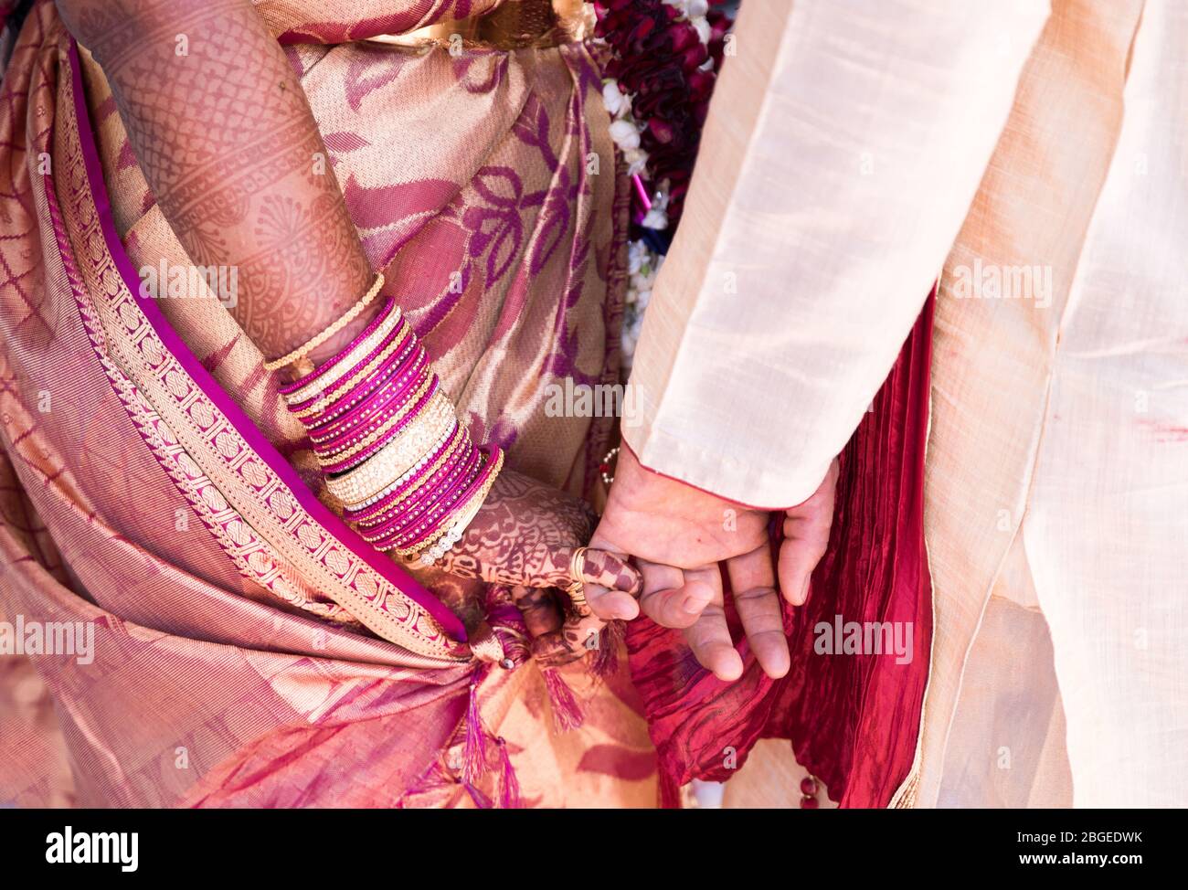 Closuep of an Indian bride and groom holding their hands together during wedding bu finger knot Stock Photo