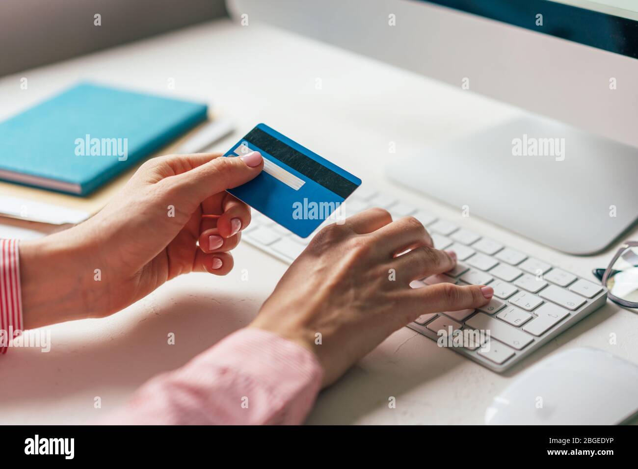 credit card keyboard hands Stock Photo Alamy