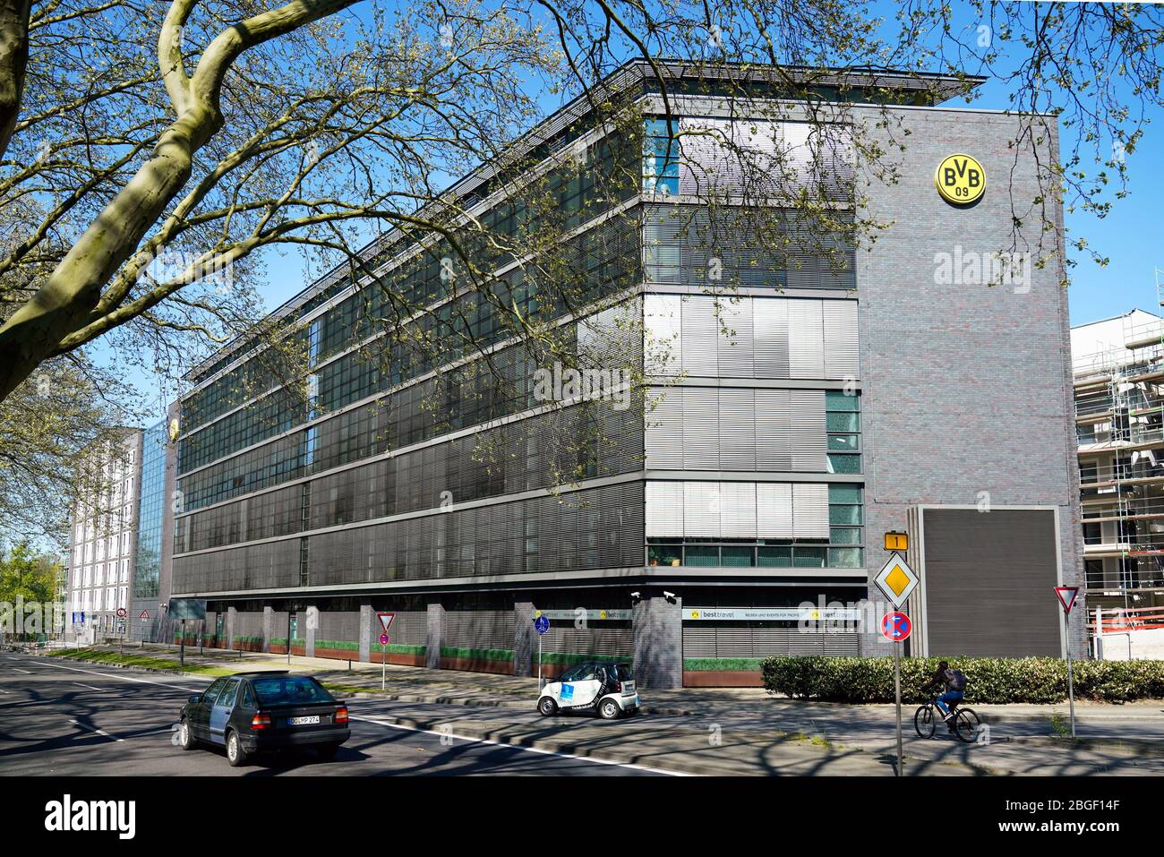 Dortmund, 21.4.2020: Geschäftsstelle des Bundesligavereins BvB Borussia Dortmund GmbH & Co. KGaA, Rheinlanddamm 207-209 an der Bundesstraße 1. Stock Photo