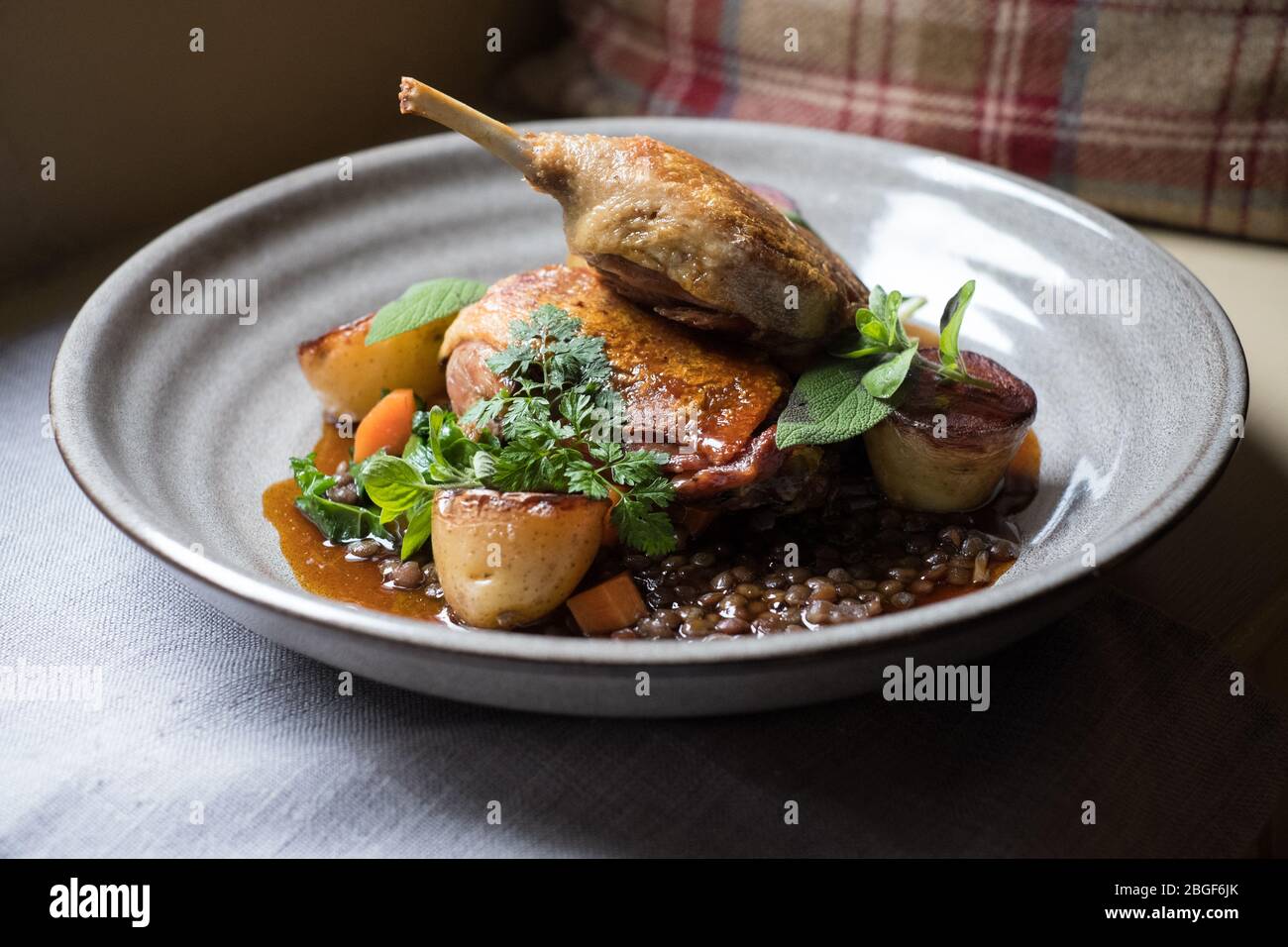 Goosnargh duck with roasted potatoes and Puy lentils, served at the Bay Horse Inn in Lancashire Stock Photo