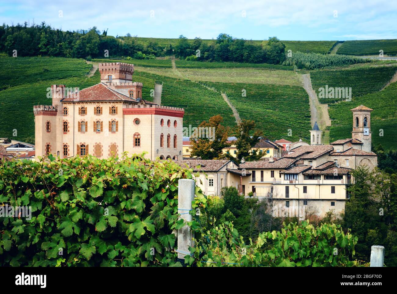 Panorama of Barolo (Piedmont, Italy) with the town, the medieval castle and the vineyards. Barolo is the main village of the Langhe wine district Stock Photo