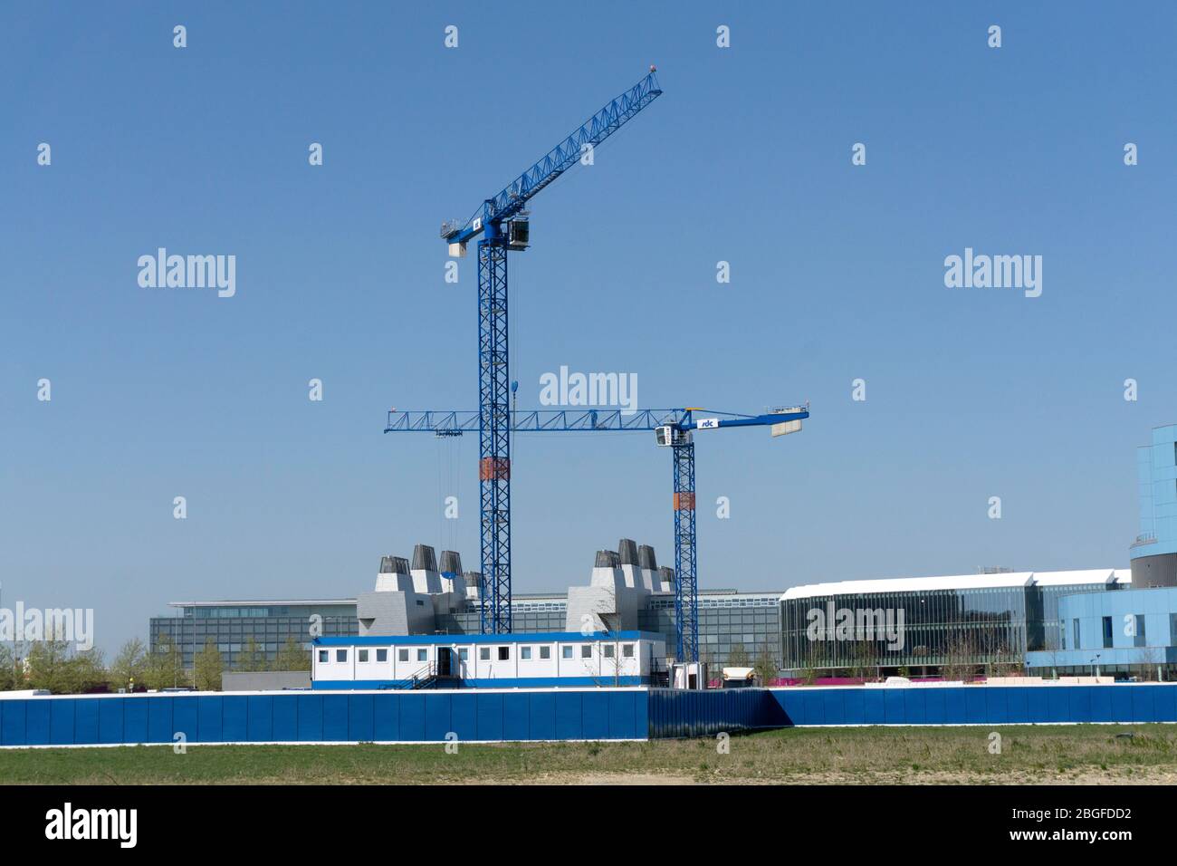 construction cranes on addenbrookes science park biomedical campus Cambridge MRC LMB laboratory of molecular biology in background Stock Photo