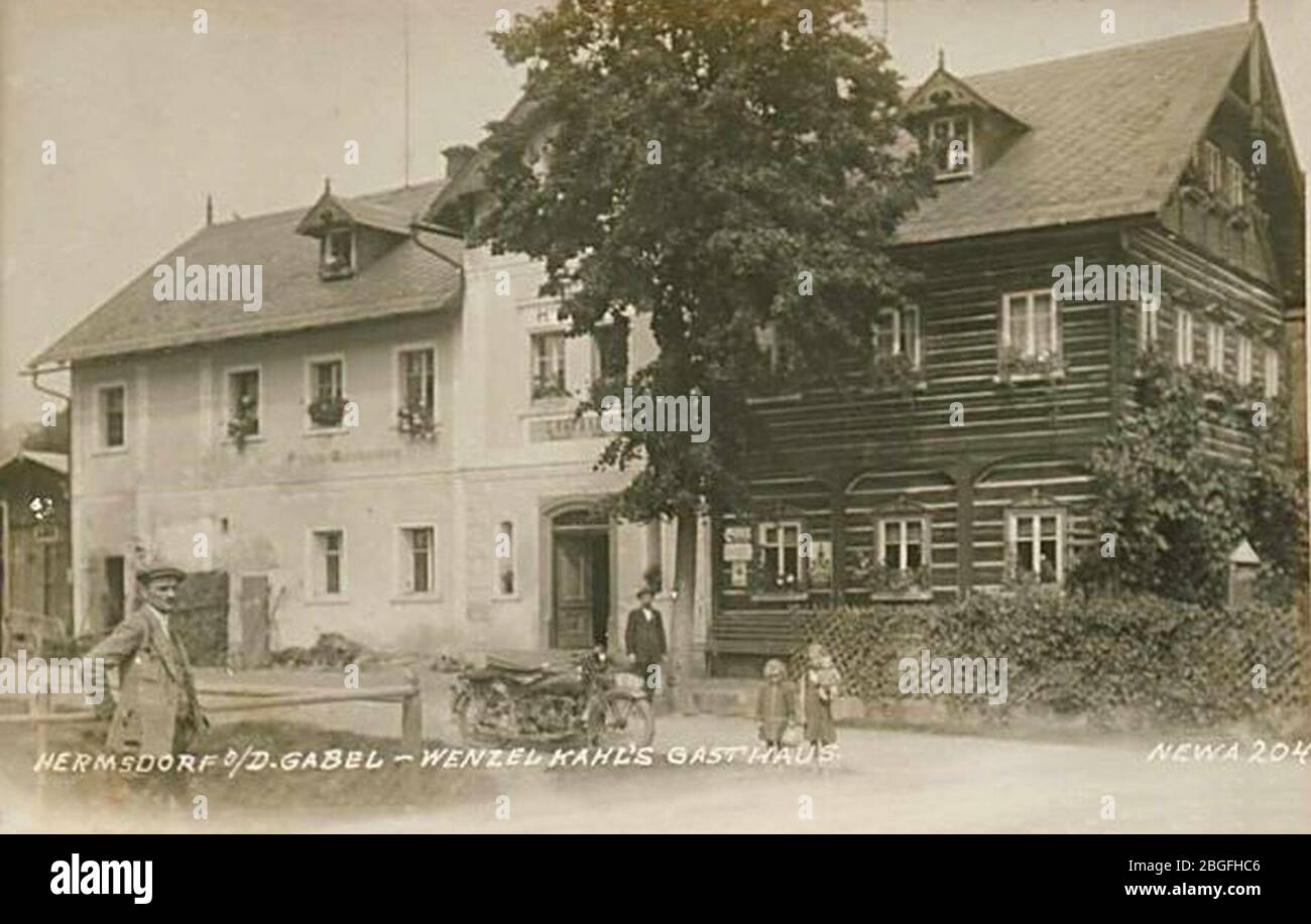 Heřmanice v Podještědí - bývalý hostinec Wenzela Kahla v horní části obce h07. Stock Photo