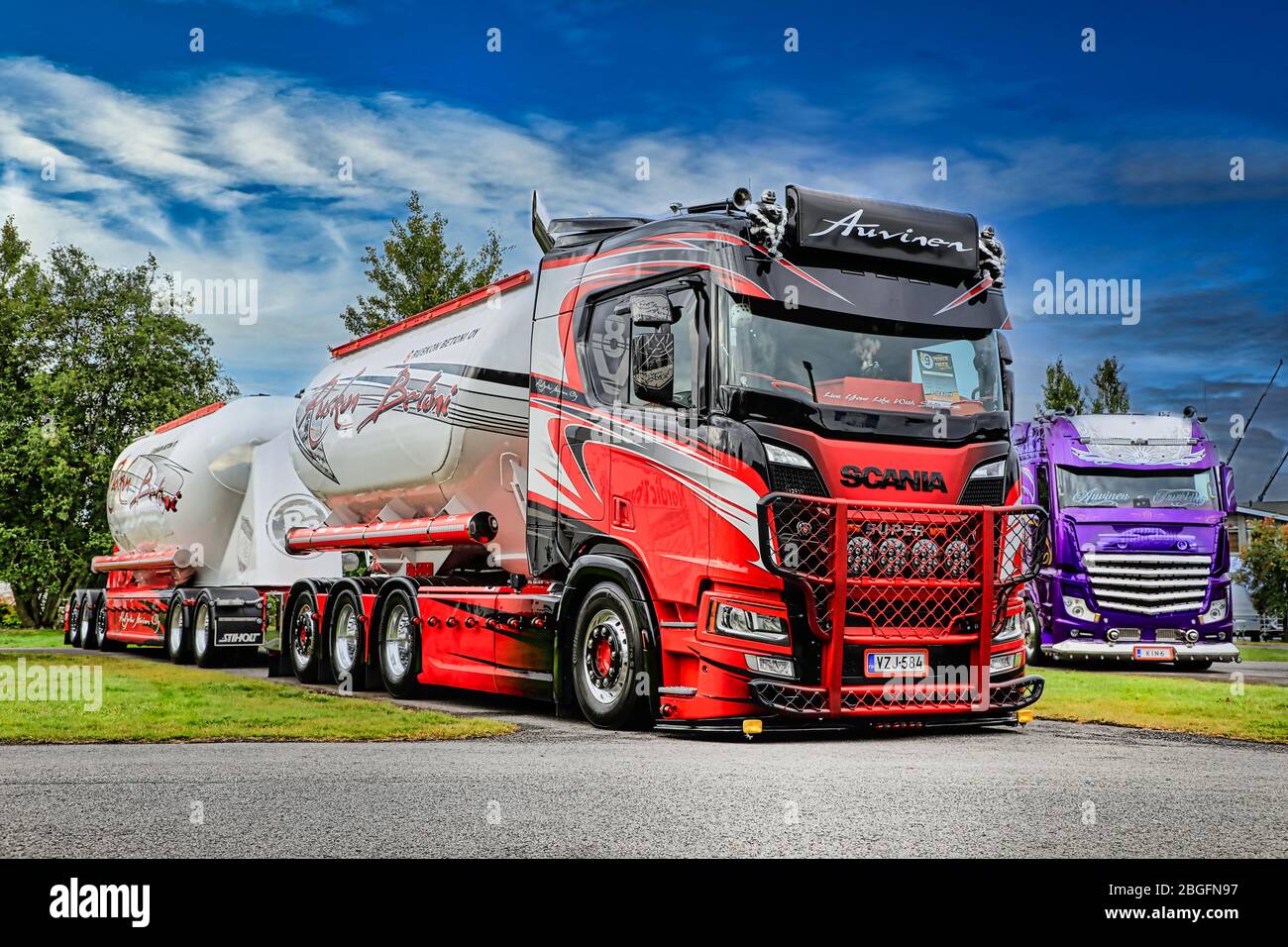 Kuljetus Auvinen Oy super trucks, category winner Scania R580 bulk transporter with Lowrider. Power Truck Show 2019. Alaharma, Finland. August 9, 2019 Stock Photo