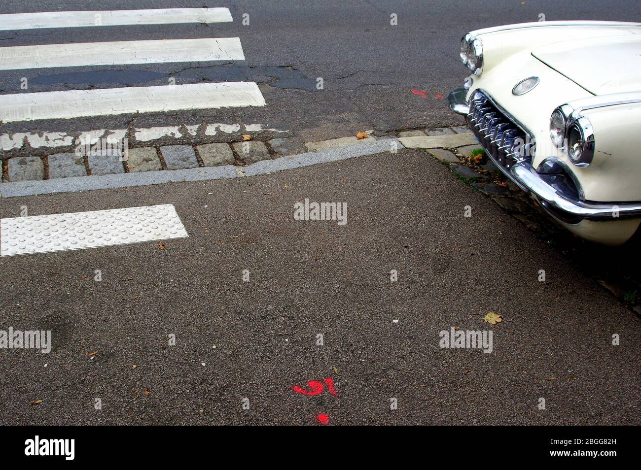 Old fashioned car parked hi-res stock photography and images - Alamy