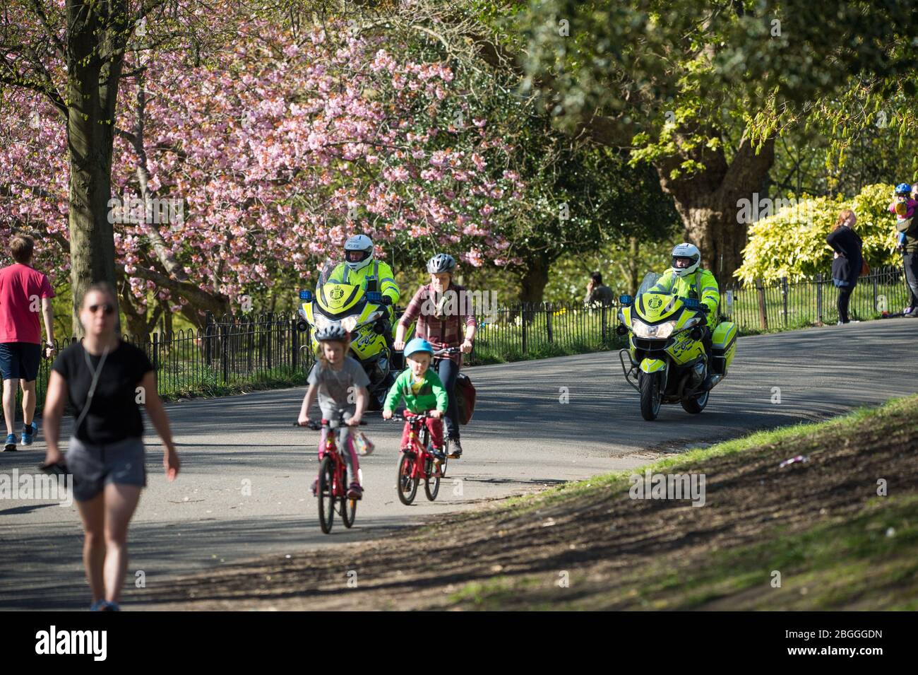 Glasgow, UK. 21st Apr, 2020. Pictured: A high police presence in the park to ensure that everyone is social distancing and taking not more than their allotted one hour of daily exercise. Scenes from Kelvingrove Park in Glasgow during the coronavirus (COVID-19) lockdown. Credit: Colin Fisher/Alamy Live News Stock Photo