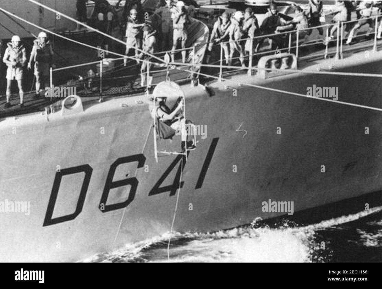 High-line transfer between Dupleix (D641) and USS Gridley (CG-21) in ...