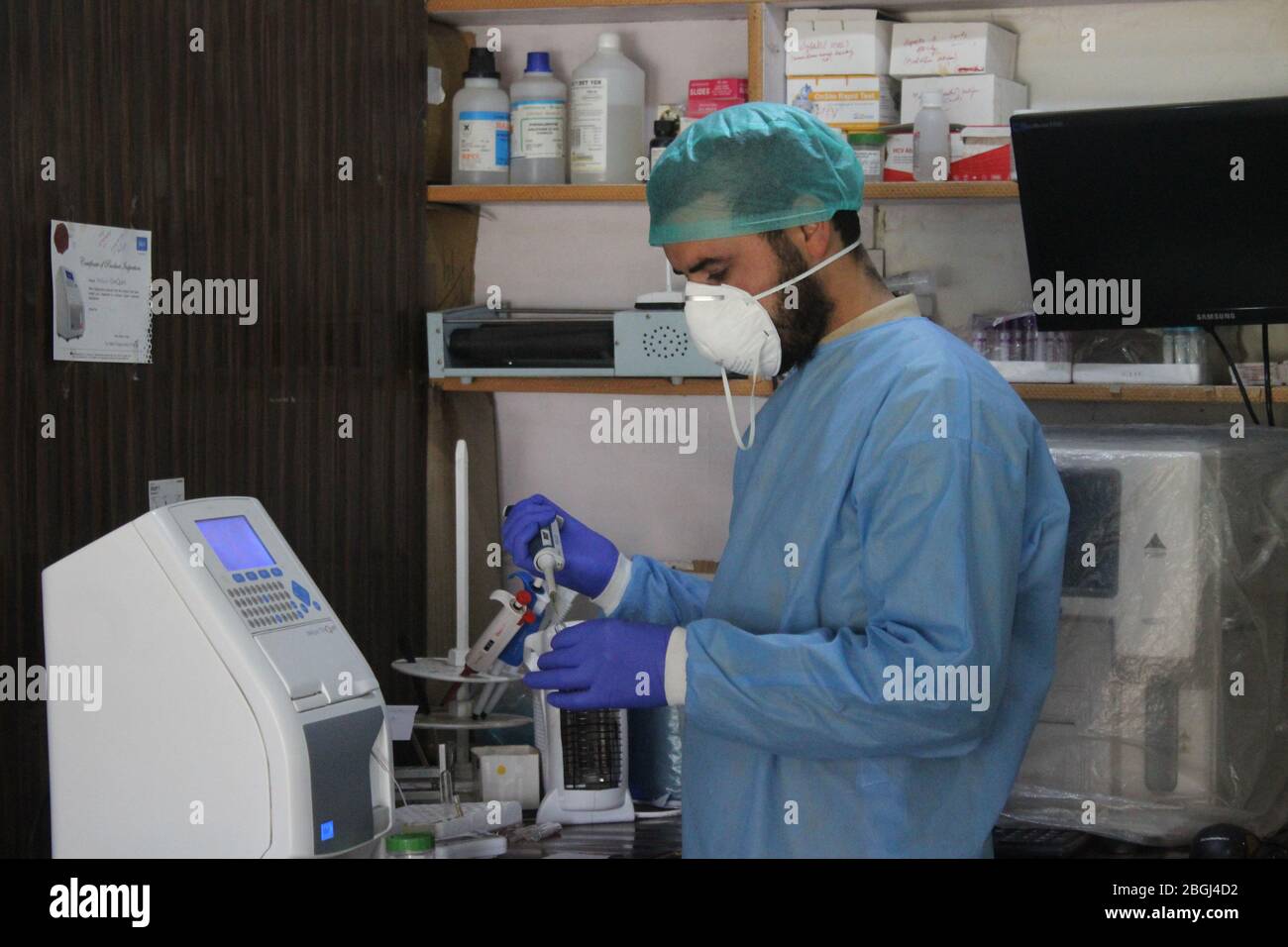 Srinagar, India. 20th Apr, 2020. Man wearing in protective clothing in