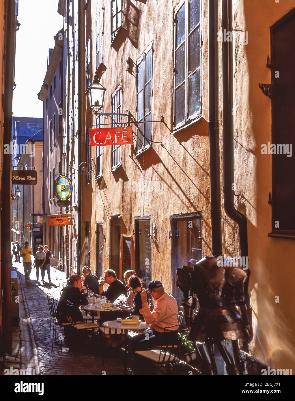 Side street cafe in Yxsmedsgrand, Gamla Stan (Old Town), Stadsholmen, Stockholm, Kingdom of Sweden Stock Photo