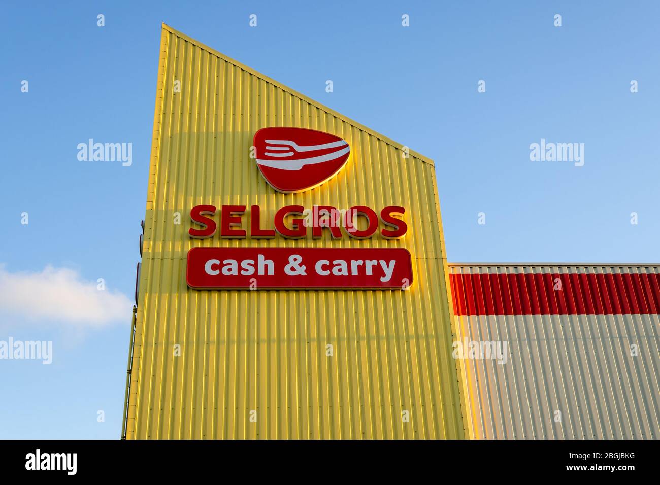 Gdansk, Poland - April 21, 2020: Selgros company logo in front of  supermarket. Selgros is a cash & carry chain in Europe Stock Photo - Alamy