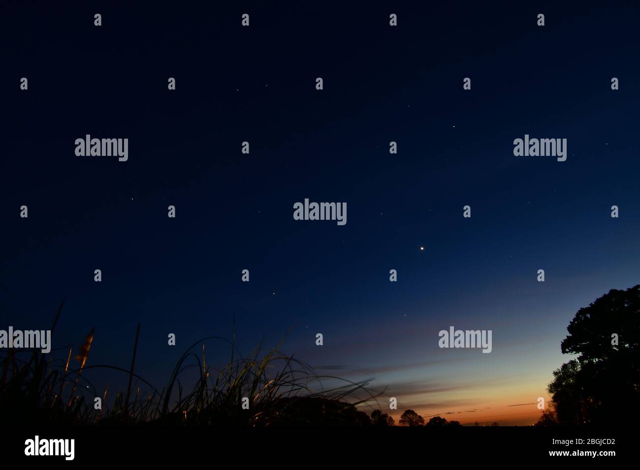 Cleeve, North Somerset. 21st Apr 2020. UK weather.late evening sunset over fields in North Somerset with dramatic show of stars above.Picture Credit Robert Timoney/Alamy/Live/News Stock Photo
