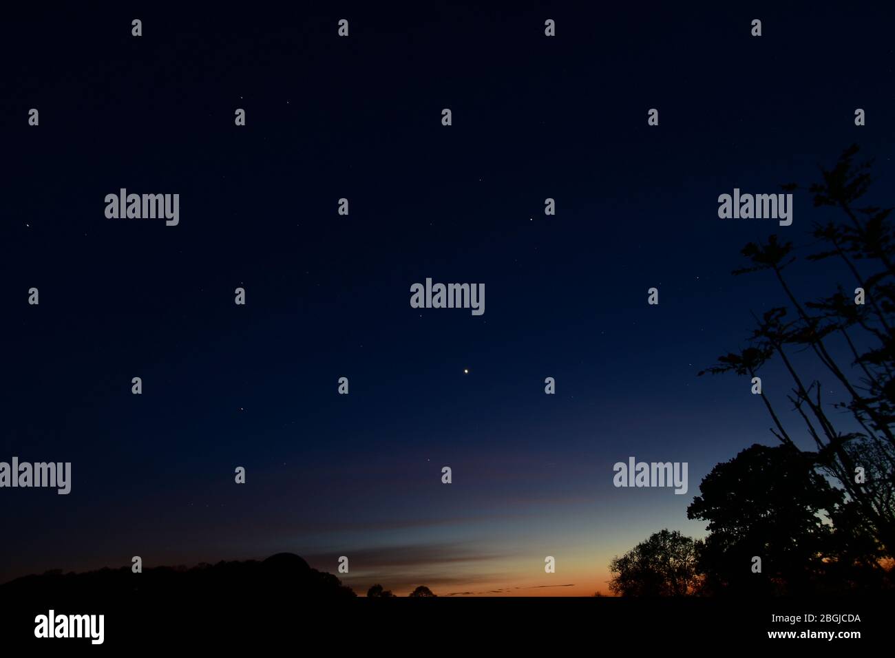 Cleeve, North Somerset. 21st Apr 2020. UK weather.late evening sunset over fields in North Somerset with dramatic show of stars above.Picture Credit Robert Timoney/Alamy/Live/News Stock Photo