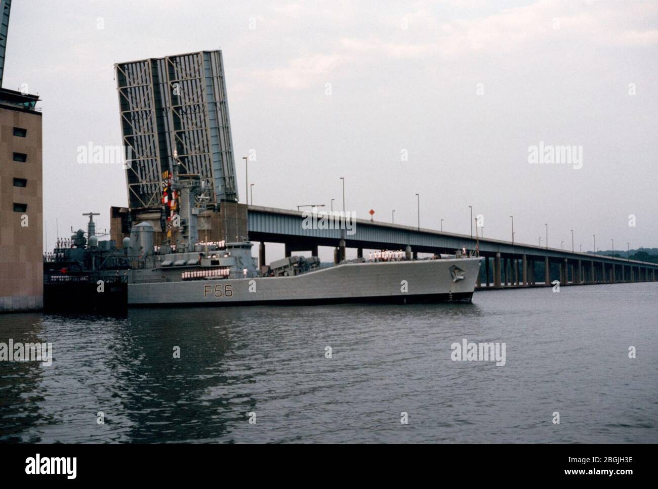 HMS Argonaut (F56) passing through the open draw of the Woodrow Wilson Bridge, Virginia (USA
