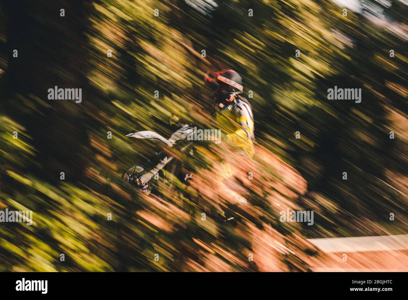 Jumping a traffic light hi-res stock photography and images - Alamy