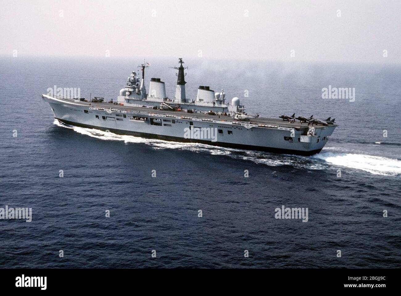 HMS Invincible (R05) Dragon Hammer 90 Stock Photo Alamy