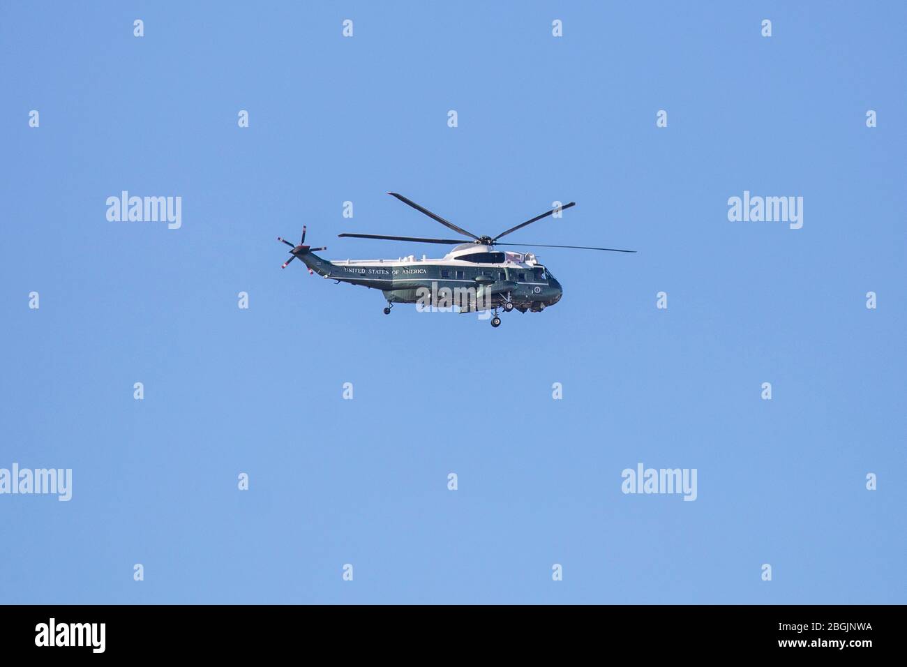 San Diego, United States. 18th Sep, 2019. Marine One helicopter, with President Donald Trump aboard, prepares to land at Marine Corps Air Station Miramar, Wednesday, September 18, 2019, in San Diego, Calif. (Brandon Sloter/image of Sport) Photo via Credit: Newscom/Alamy Live News Stock Photo
