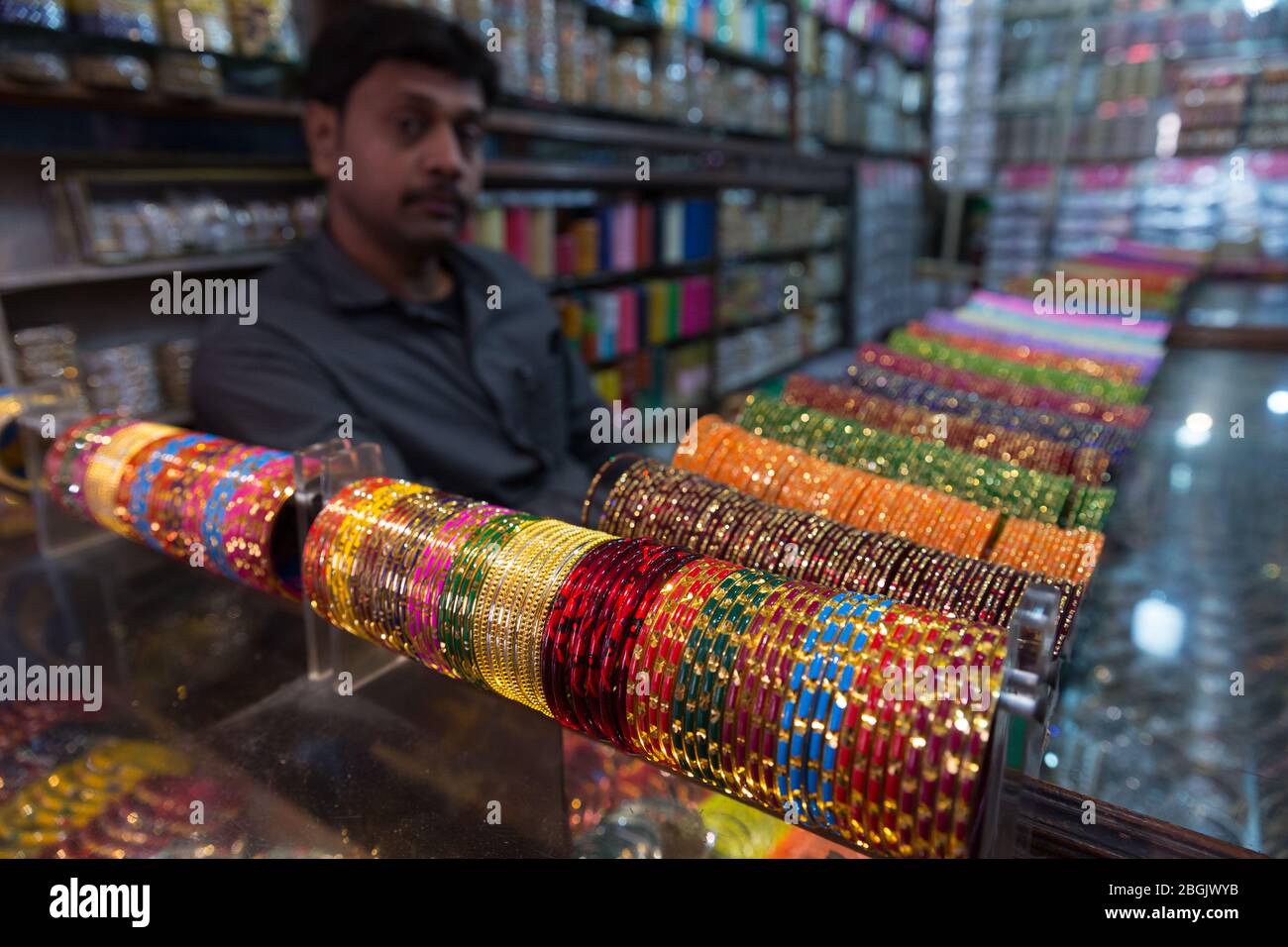 Varanasi golden bangles hires stock photography and images Alamy
